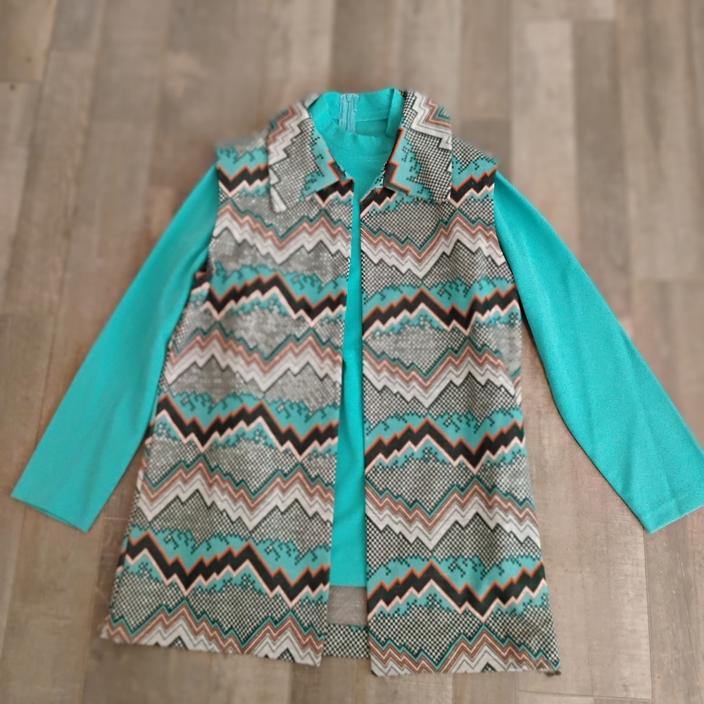 2 piece retro 60s long sleeve with Chic Chevron Patterned Coat with Teal Sleeves
